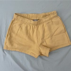 Aritzia TNA Cozy Fleece Boyfriend Basic 3” Sweatshort in Wheat Size XS